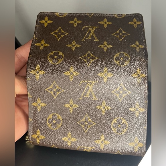 Louis Vuitton
2009 LV Monogram Trésor Wallet - Picture 2 of 5